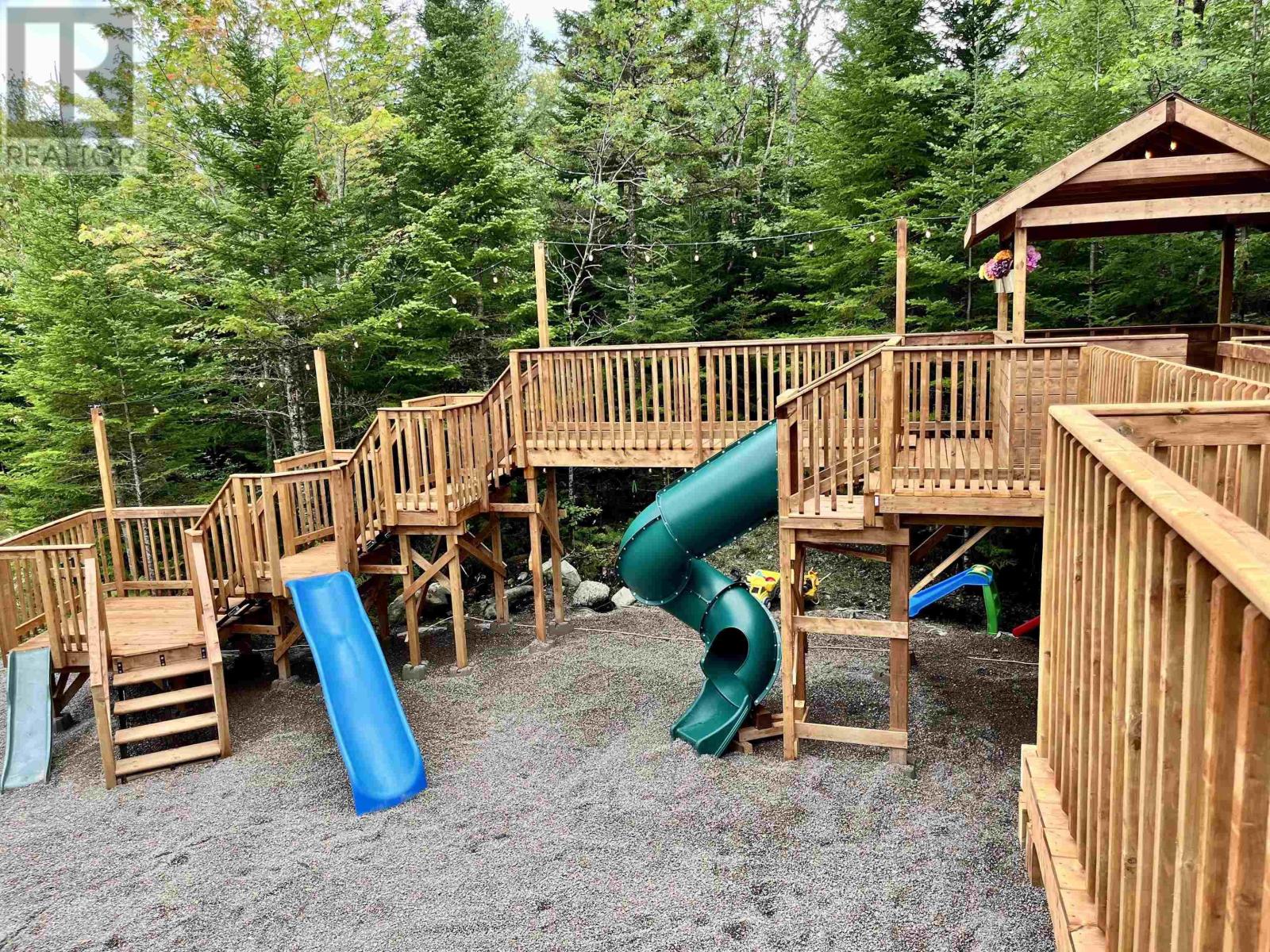252 Gleneagles Drive Property Photo 41