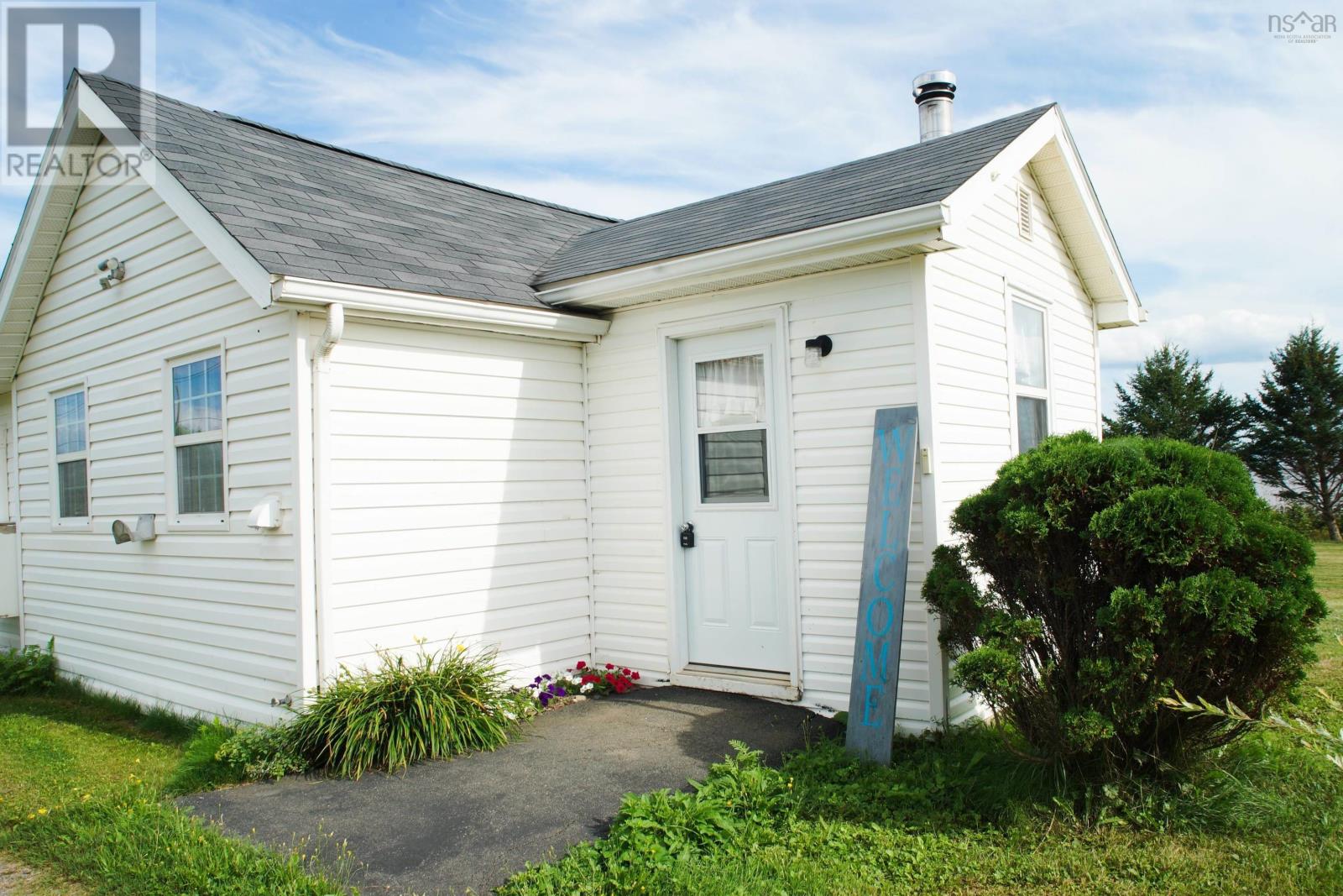 4606 Highway 2 Property Photo 3