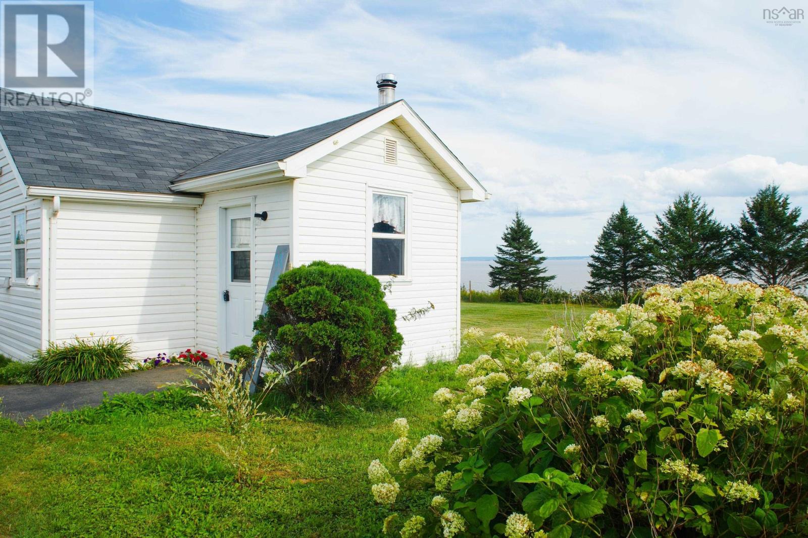 4606 Highway 2 Property Photo 4