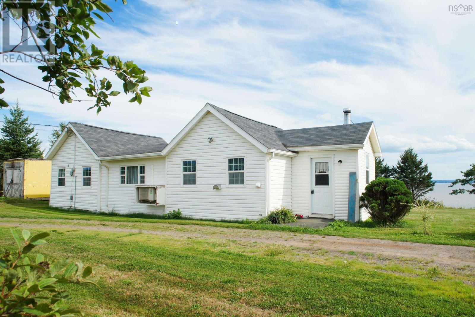4606 Highway 2 Property Photo 1