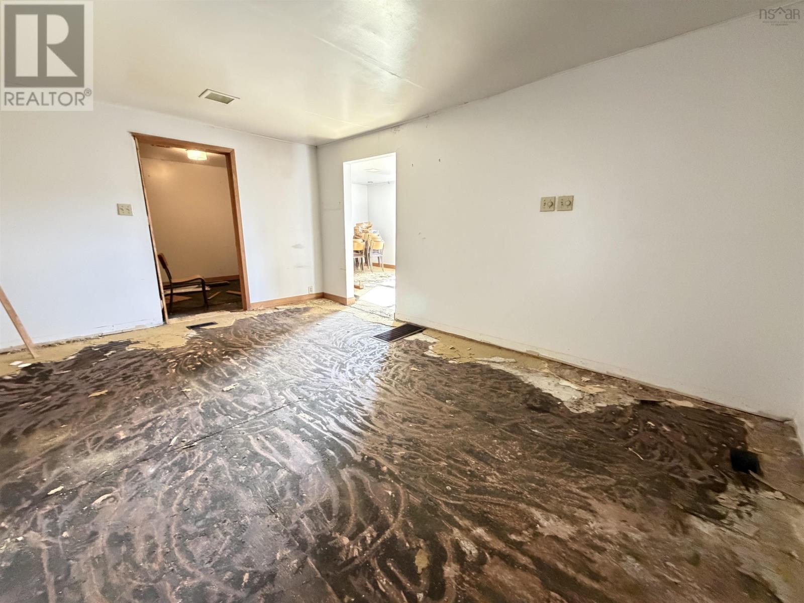 429 Highway 7 Property Photo 32