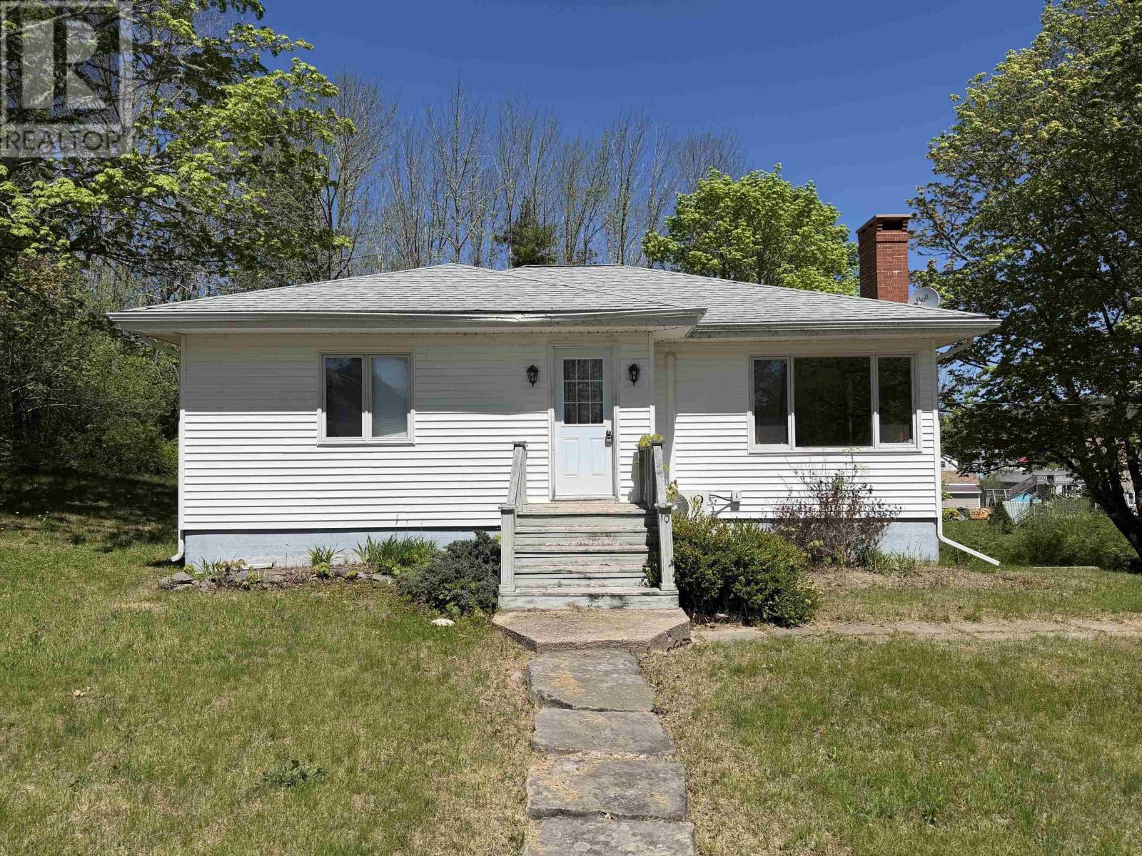 10 West Caledonia Road Property Photo 1