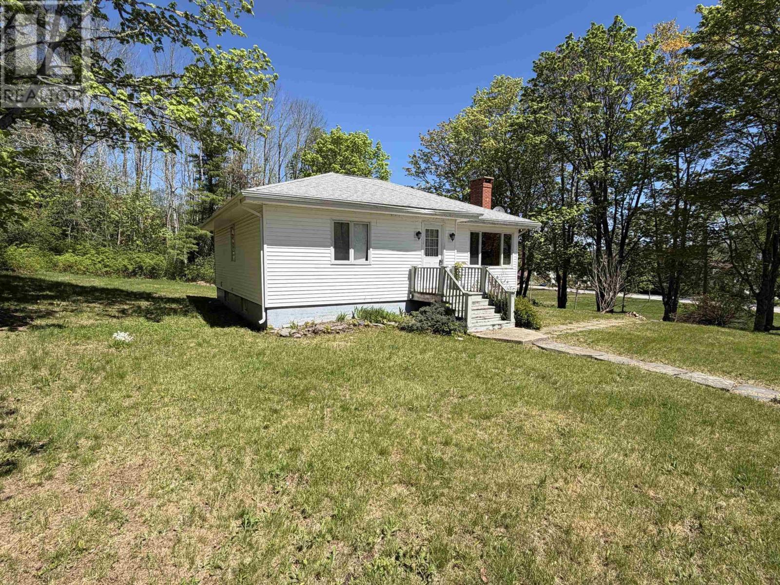 10 West Caledonia Road Property Photo 3