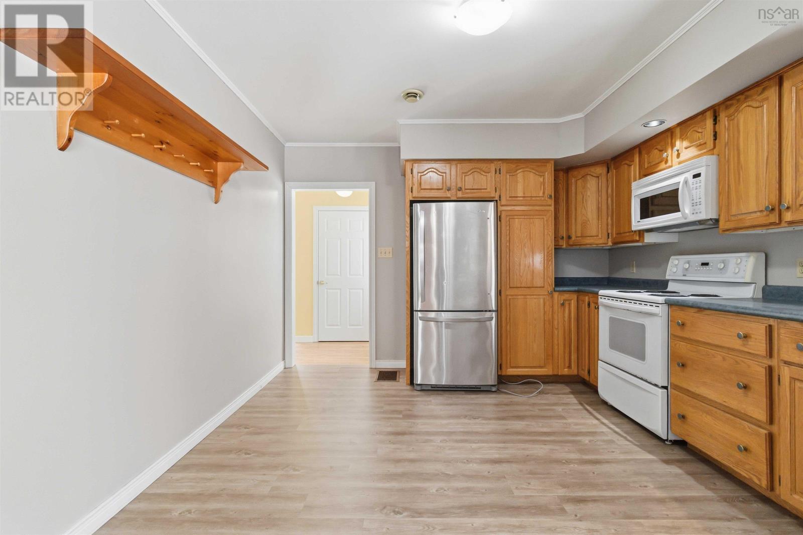 10 West Caledonia Road Property Photo 10