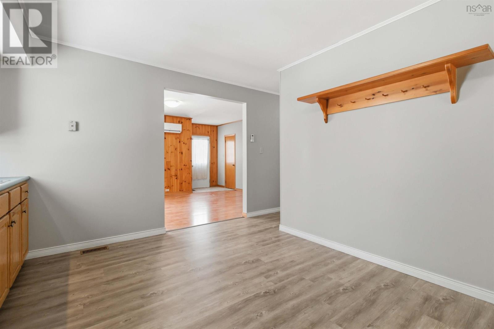 10 West Caledonia Road Property Photo 11