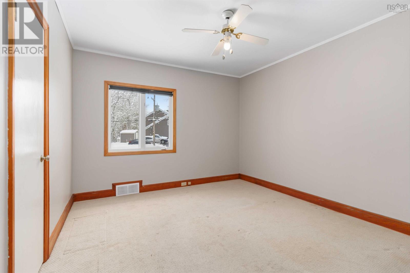 10 West Caledonia Road Property Photo 16