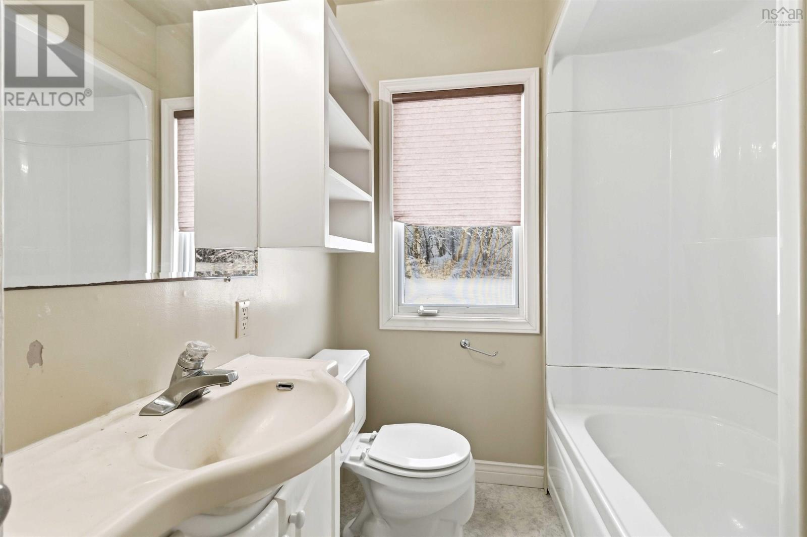 10 West Caledonia Road Property Photo 18