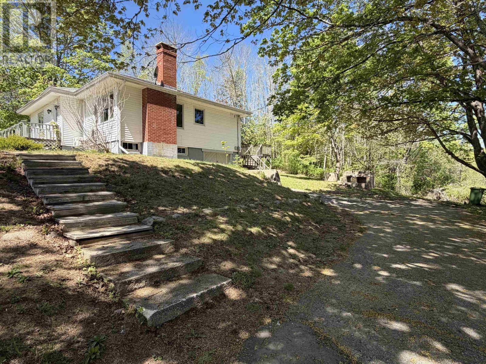 10 West Caledonia Road Property Photo 21