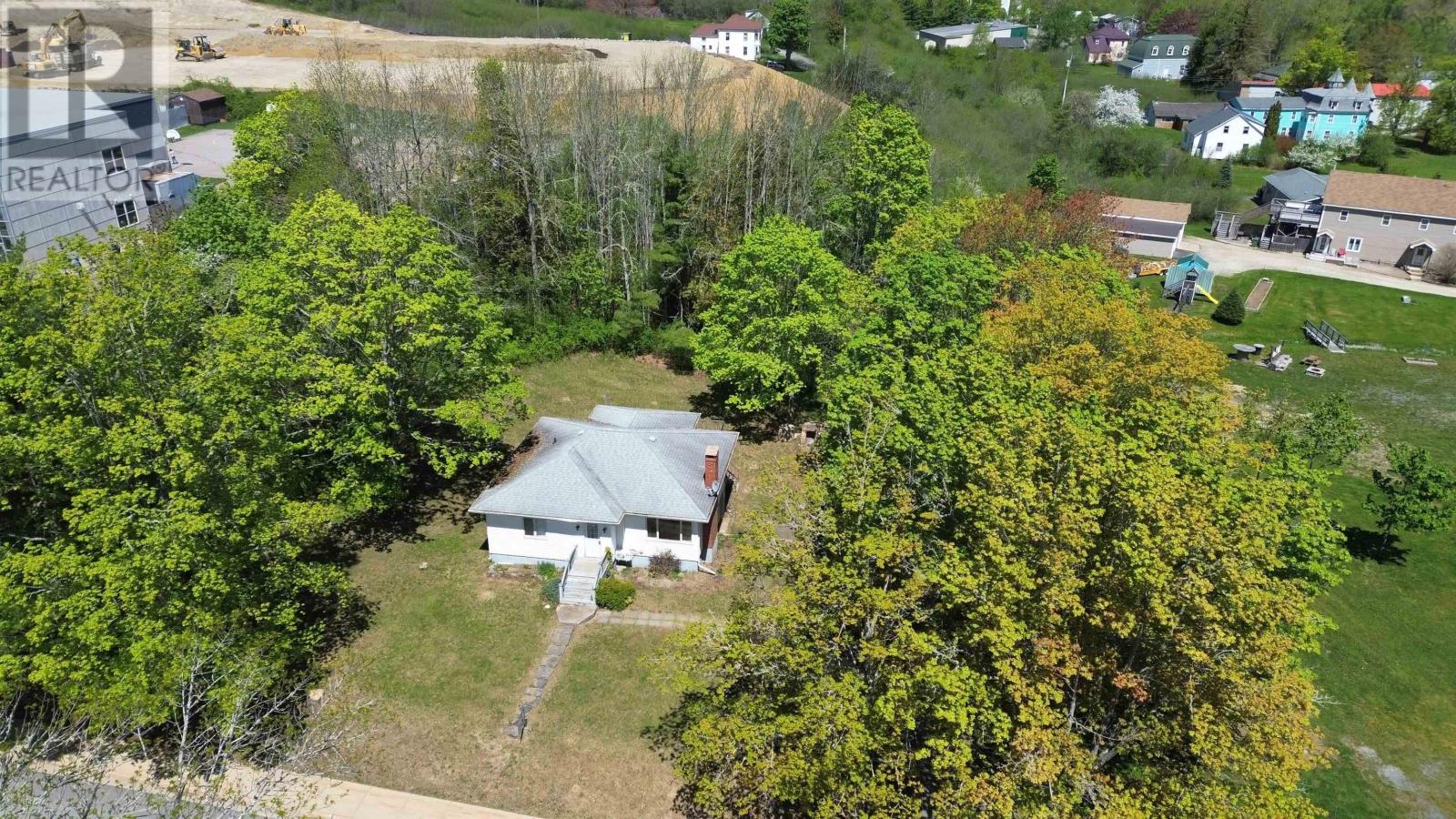 10 West Caledonia Road Property Photo 26