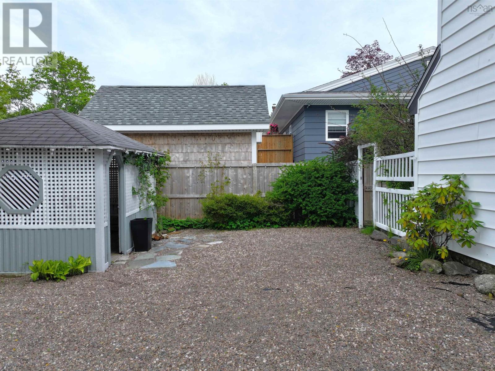 41 Alexandra Avenue Property Photo 42