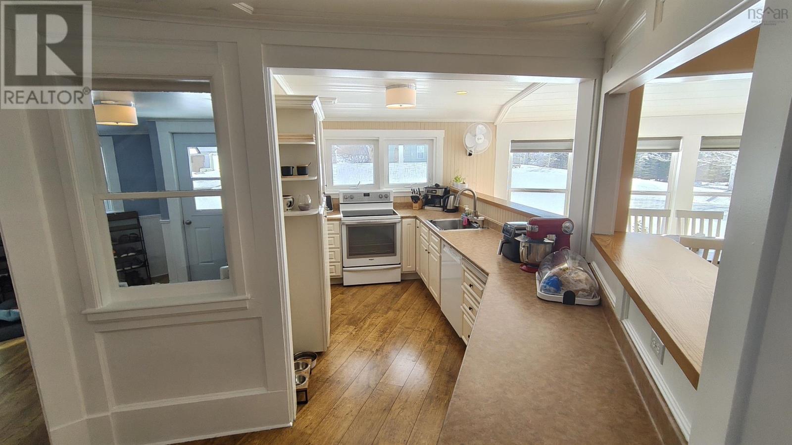 7 Candy Lane Property Photo 11