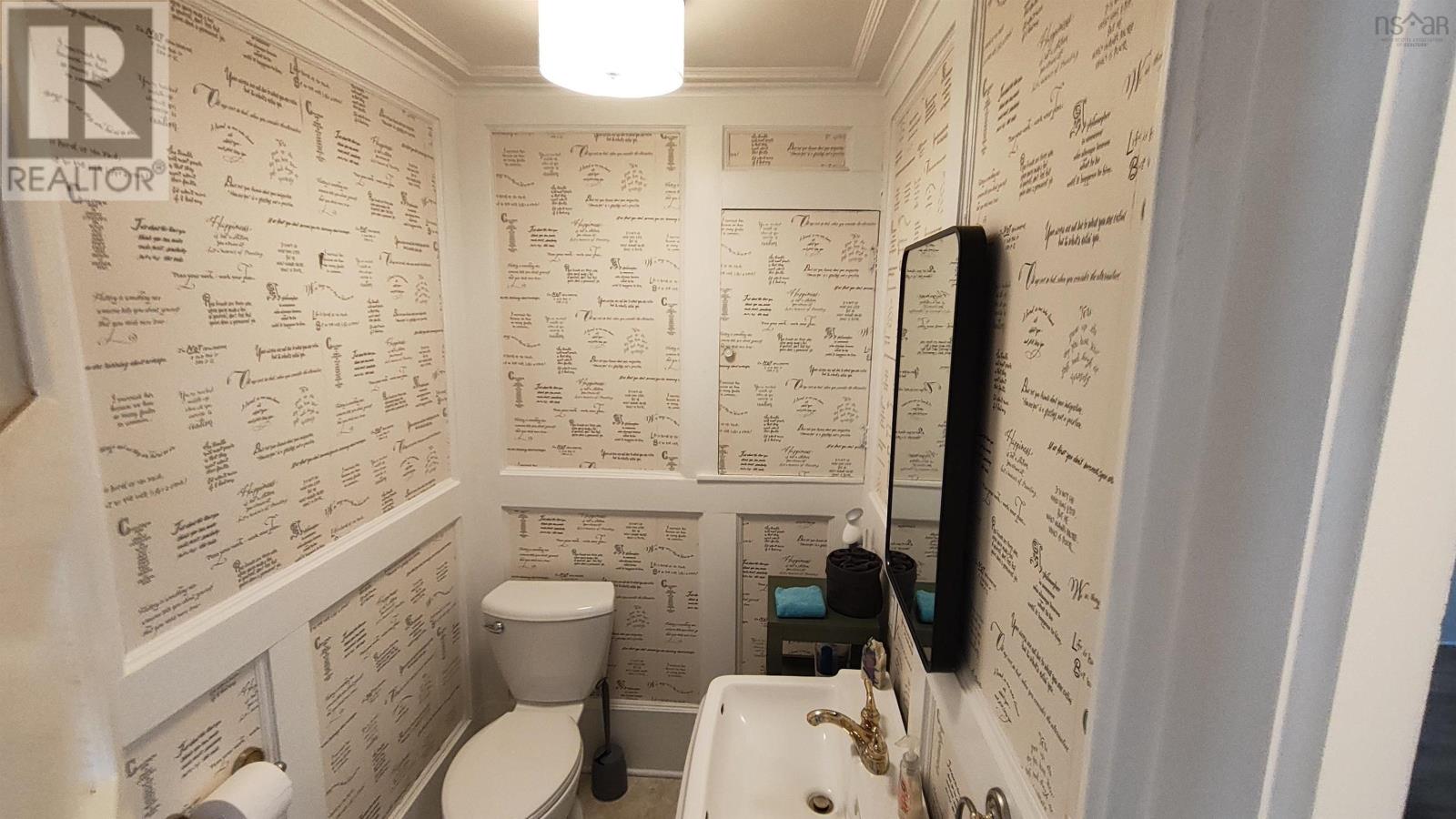 7 Candy Lane Property Photo 27