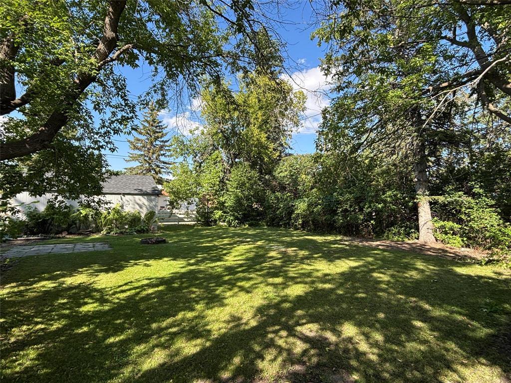 402 Richhill Avenue E Property Photo 2