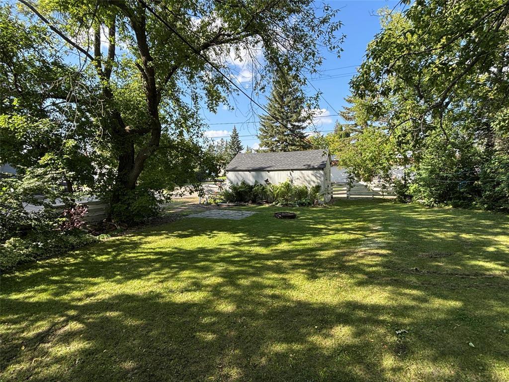 402 Richhill Avenue E Property Photo 3