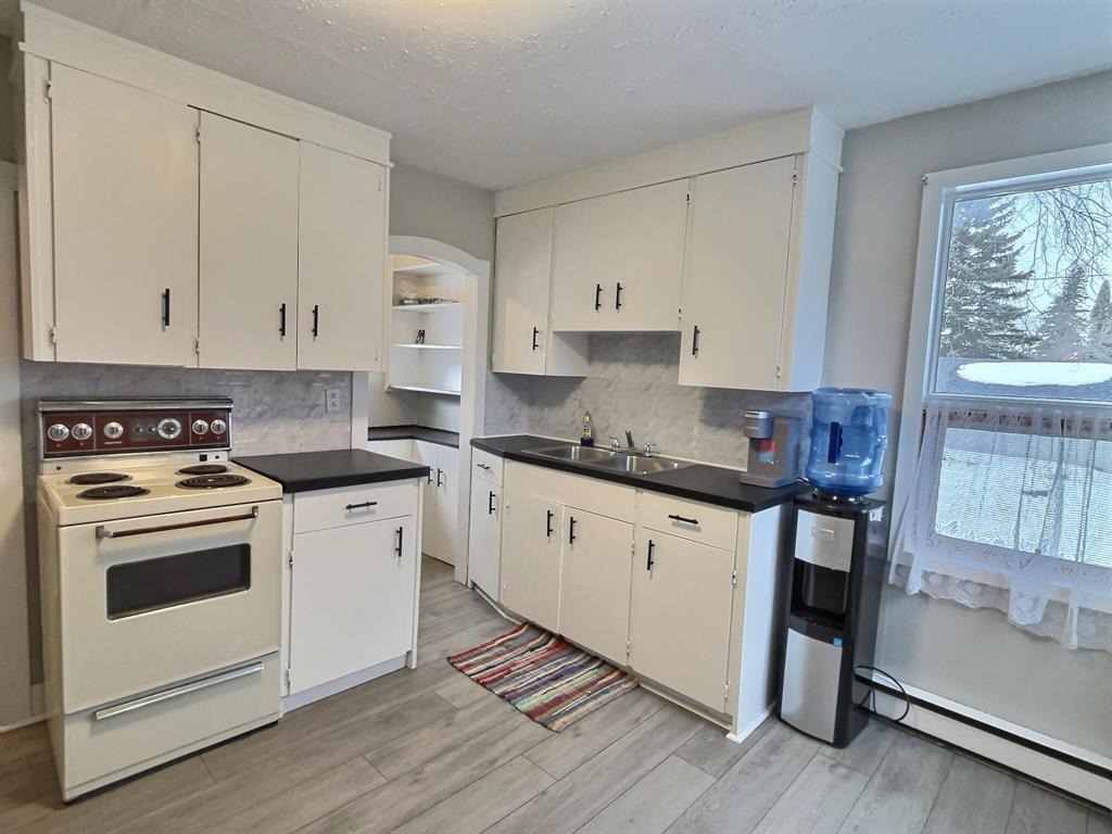 402 Richhill Avenue E Property Photo 11