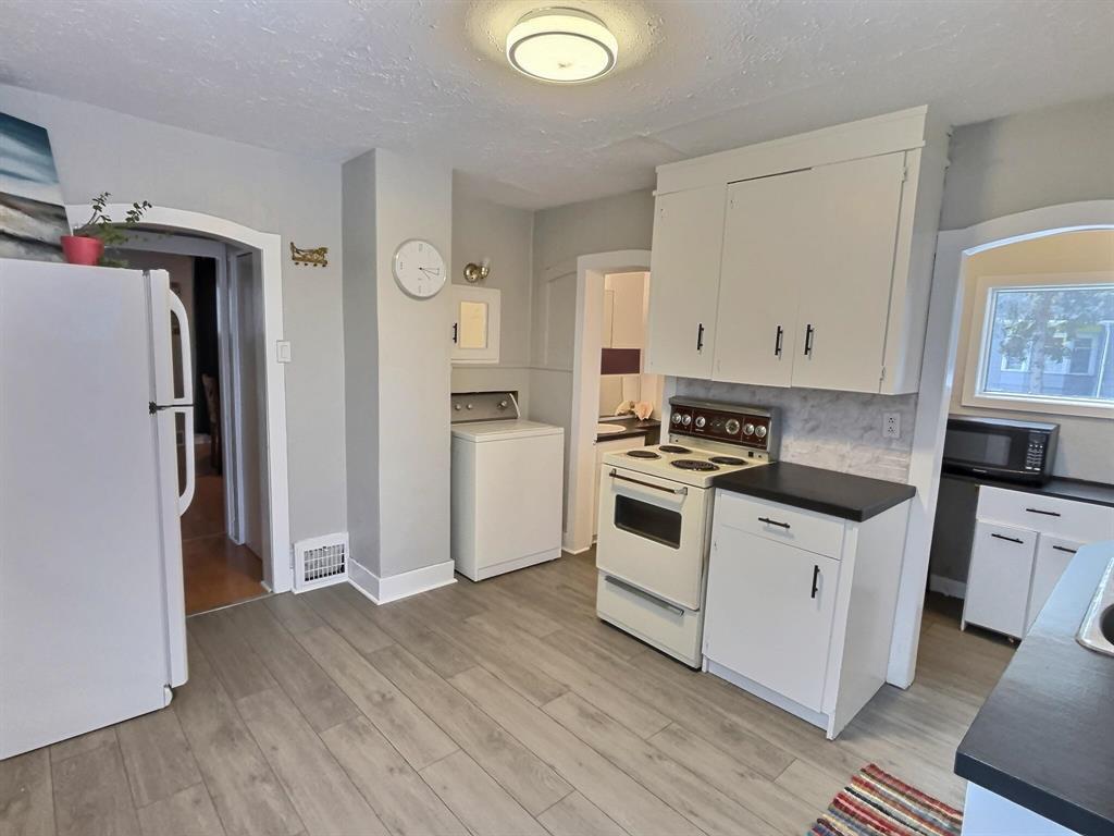 402 Richhill Avenue E Property Photo 12