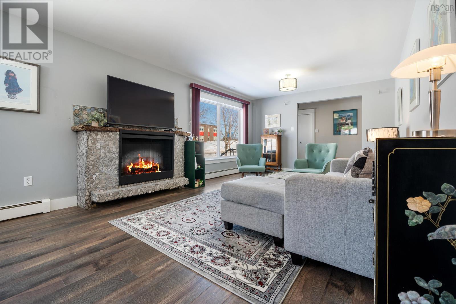 209 Louise Street Property Photo 6