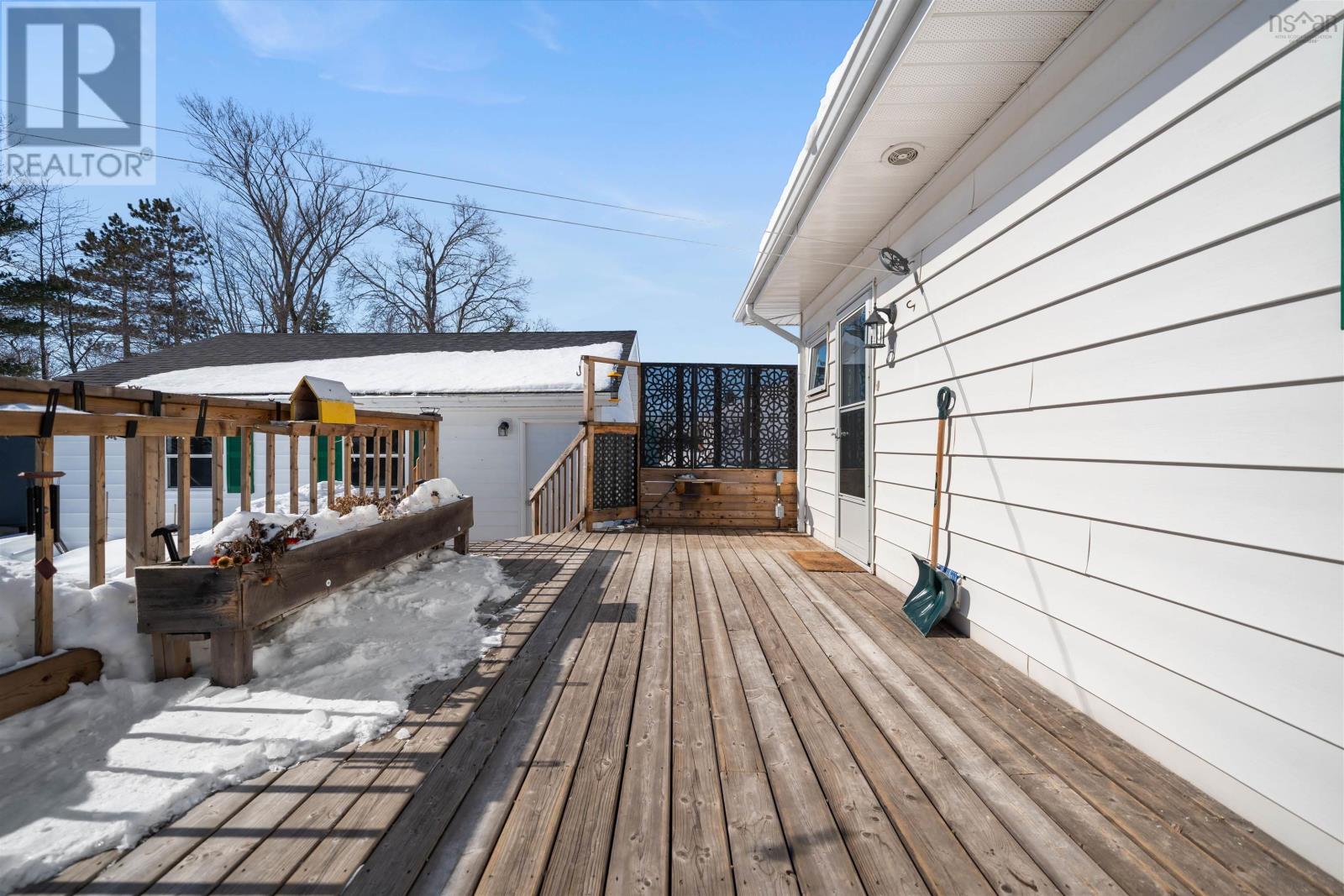 209 Louise Street Property Photo 39