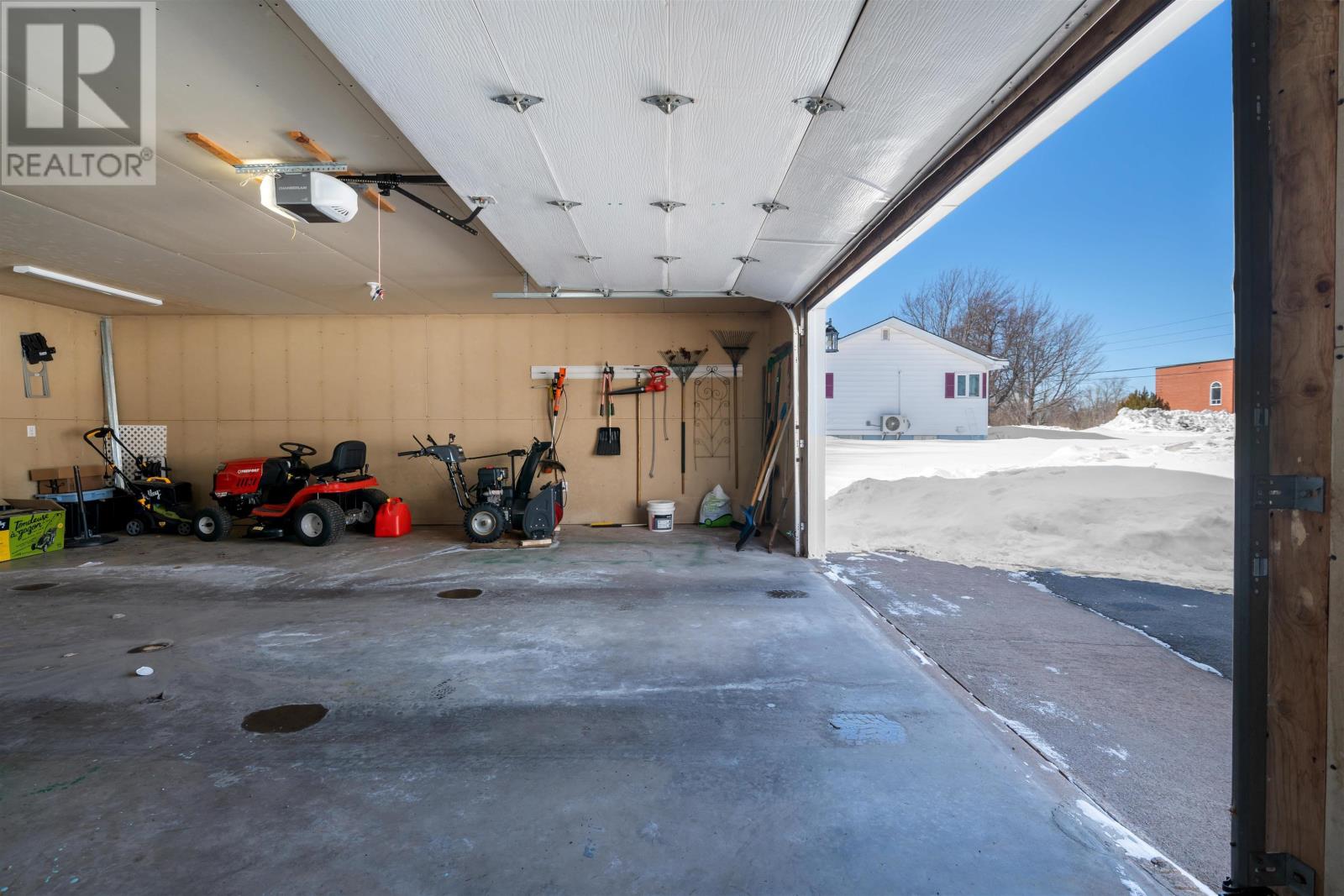 209 Louise Street Property Photo 43