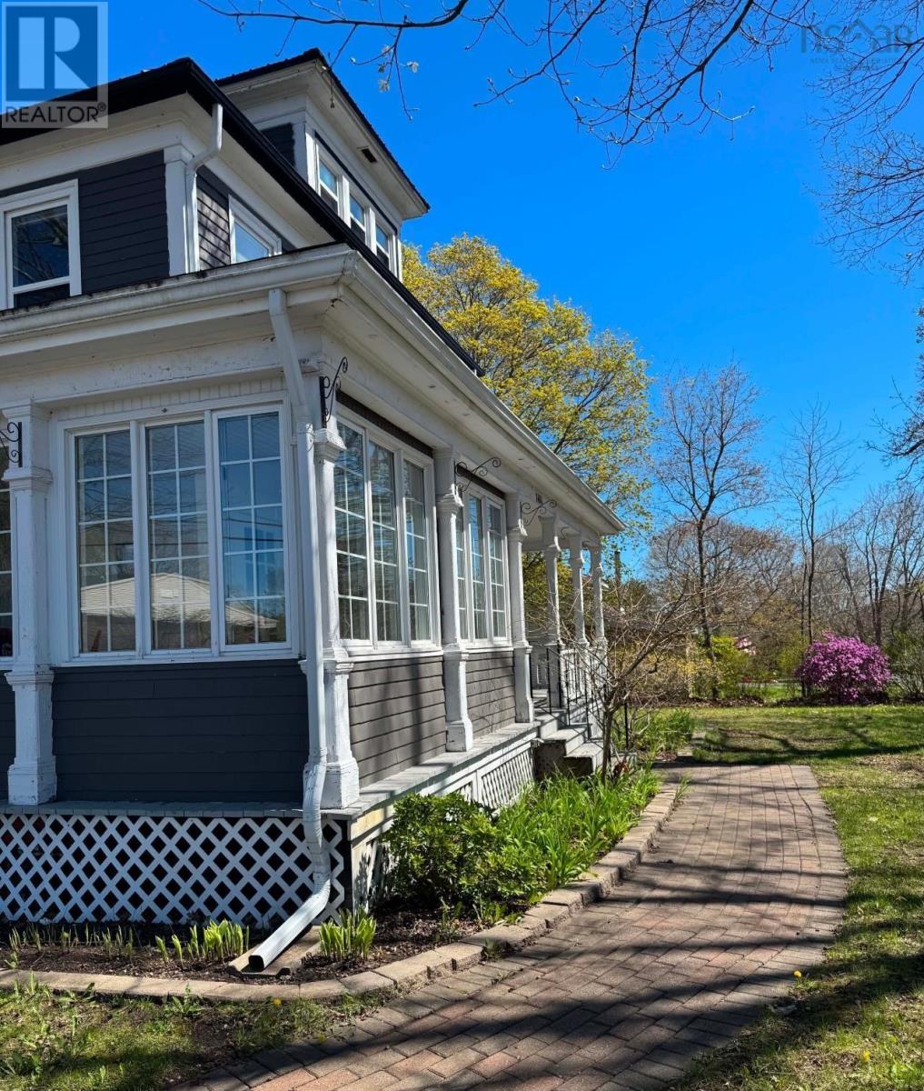 1484 Bridge Street Property Photo 2