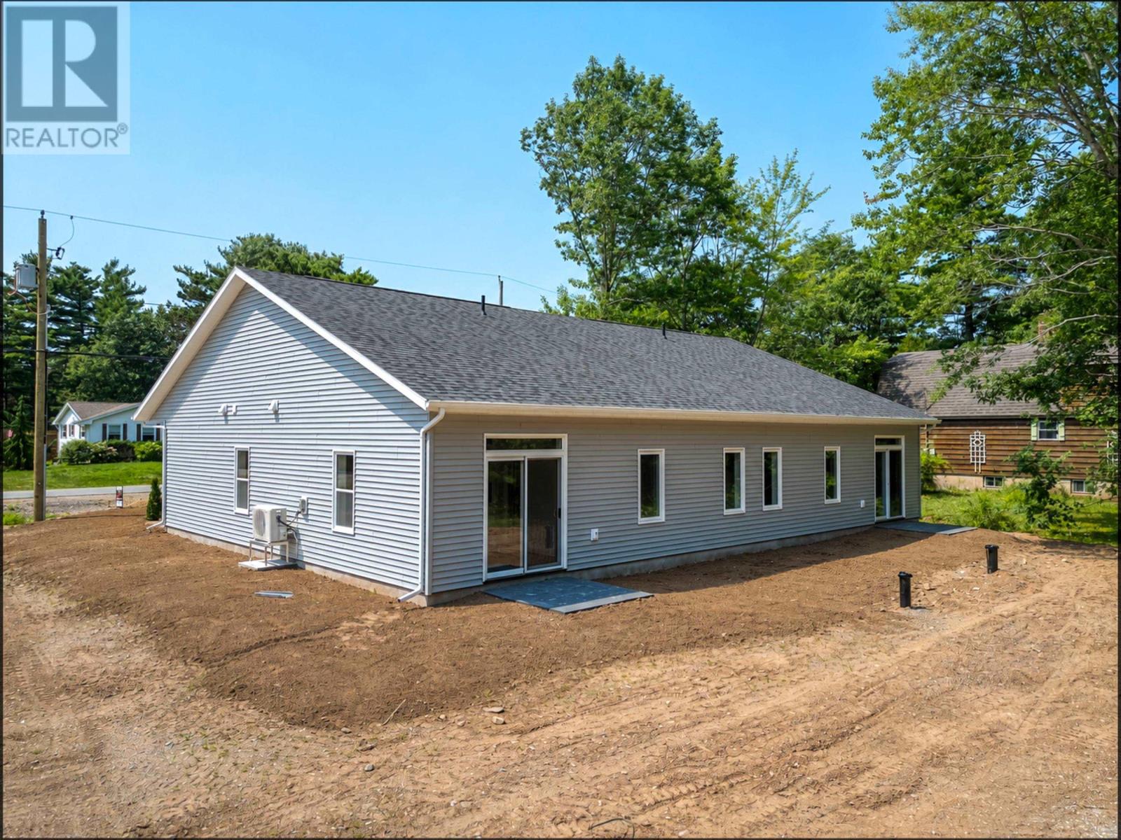 1437 Princess Crescent Property Photo 3
