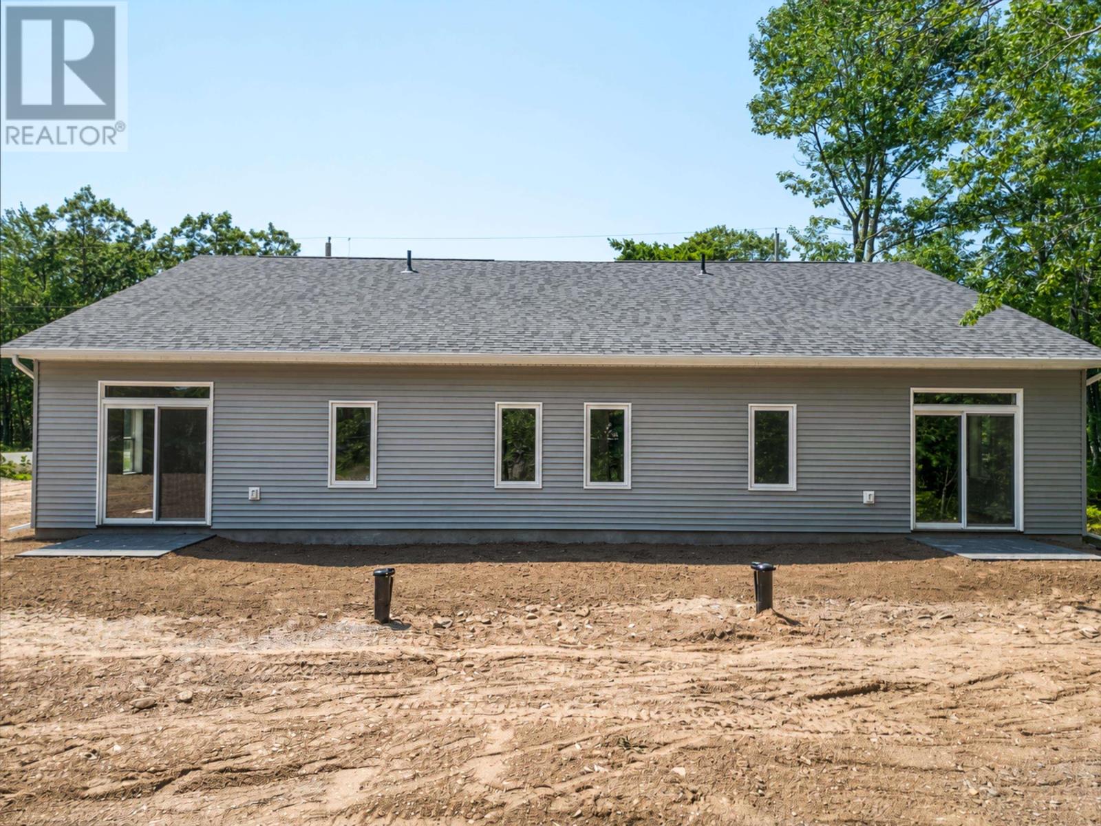 1437 Princess Crescent Property Photo 4