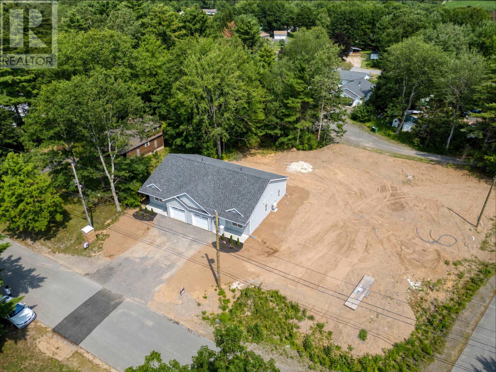 1437 Princess Crescent Property Photo 5