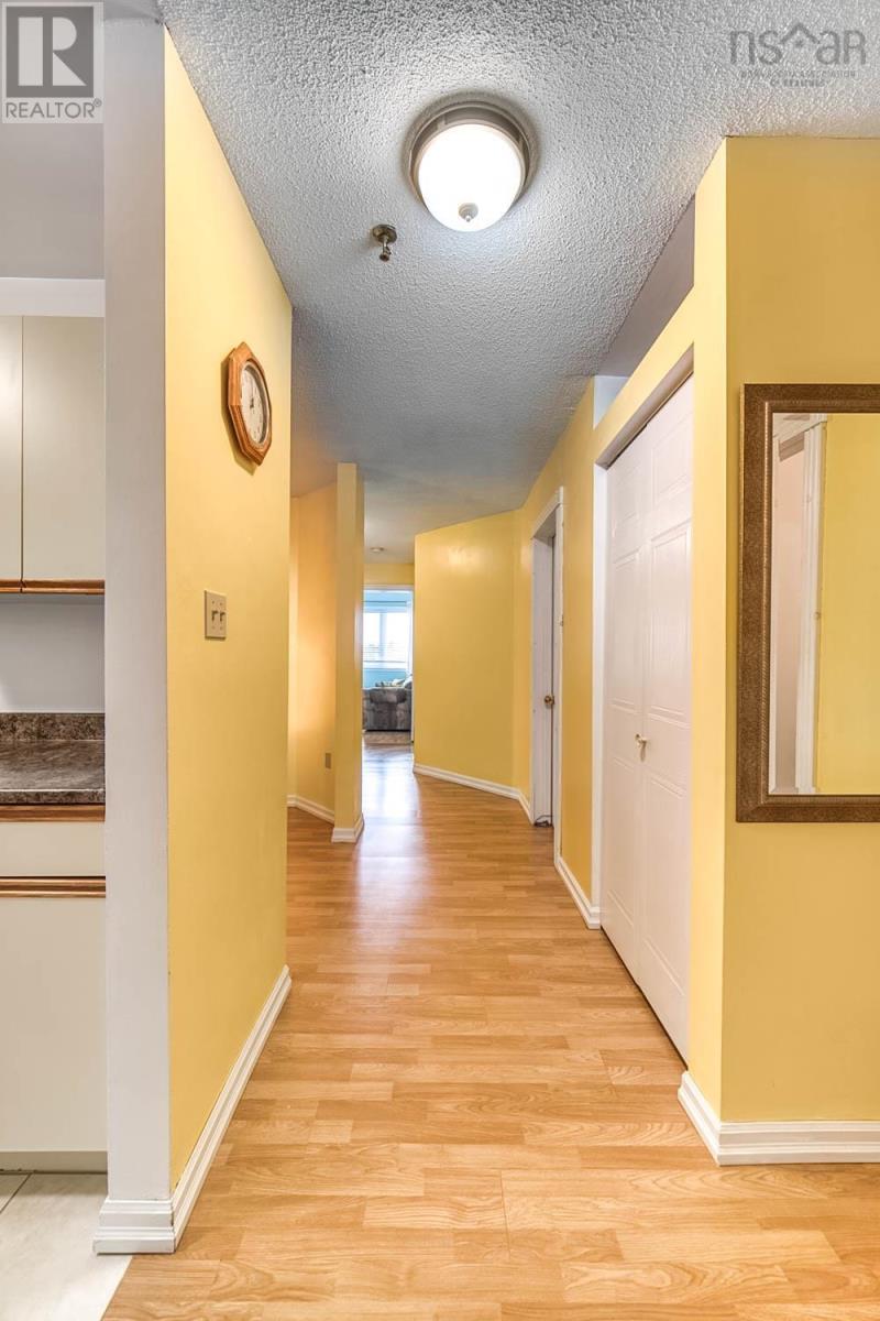 405 15 Langbrae Drive Property Photo 2