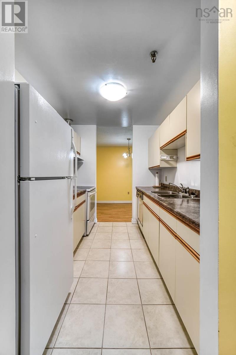 405 15 Langbrae Drive Property Photo 3
