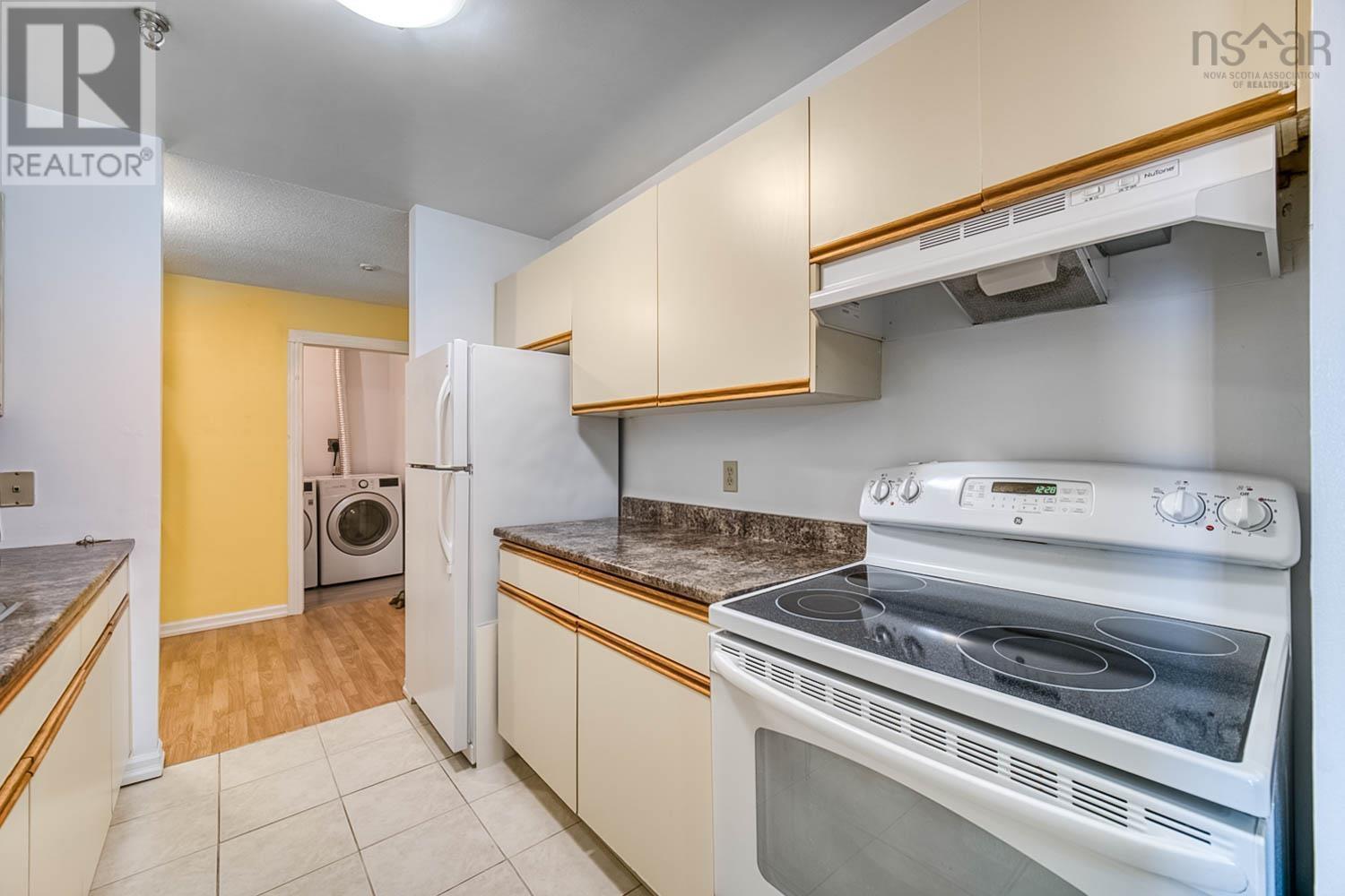 405 15 Langbrae Drive Property Photo 4