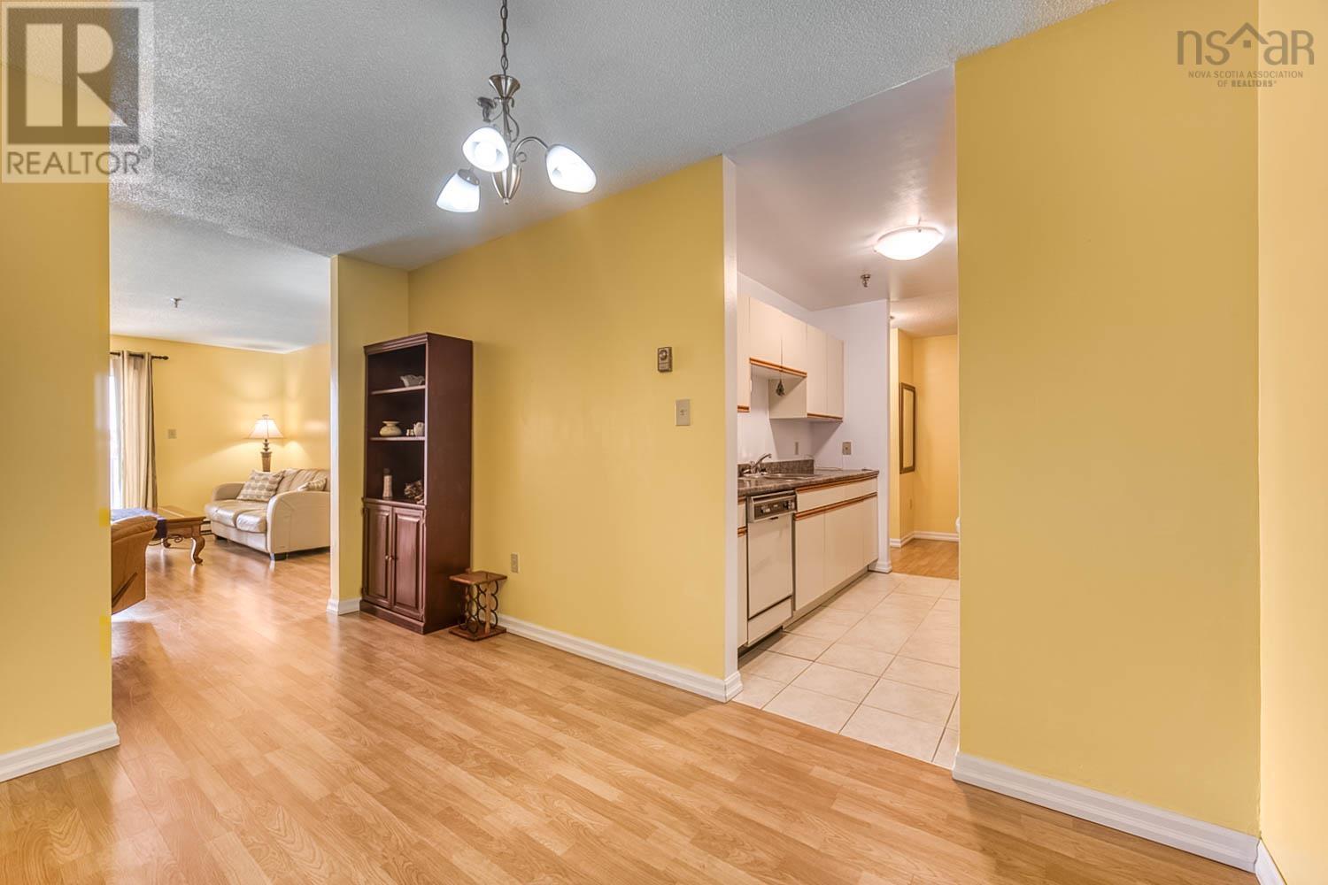 405 15 Langbrae Drive Property Photo 8