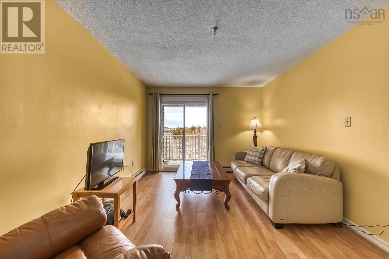405 15 Langbrae Drive Property Photo 9