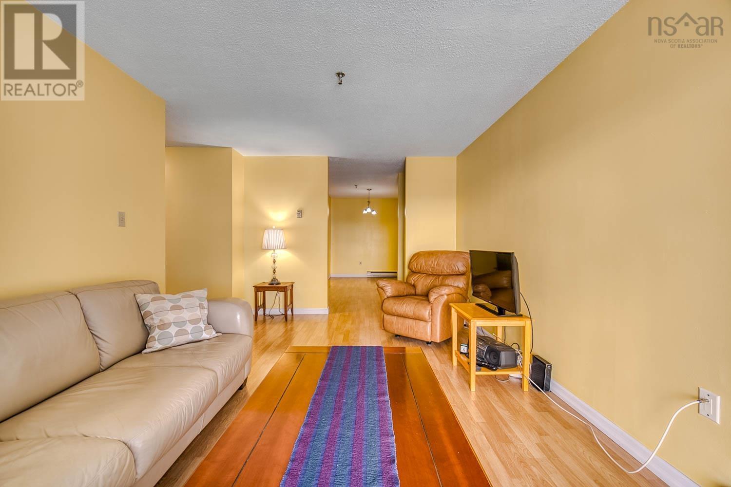 405 15 Langbrae Drive Property Photo 10