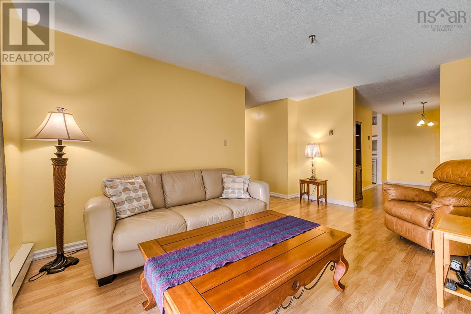405 15 Langbrae Drive Property Photo 11