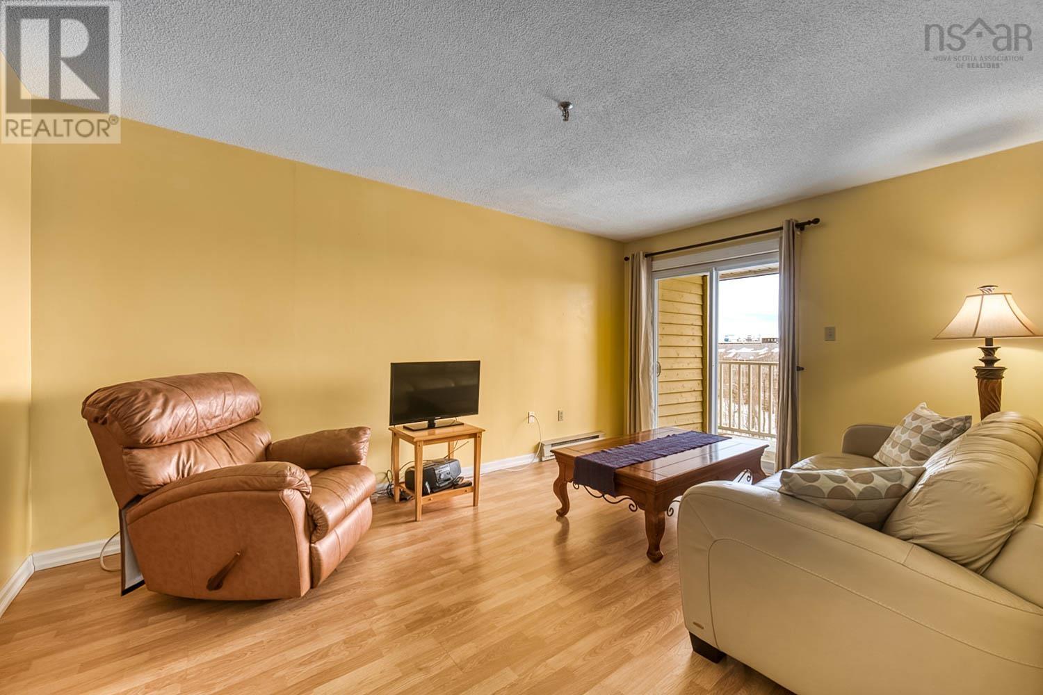 405 15 Langbrae Drive Property Photo 12