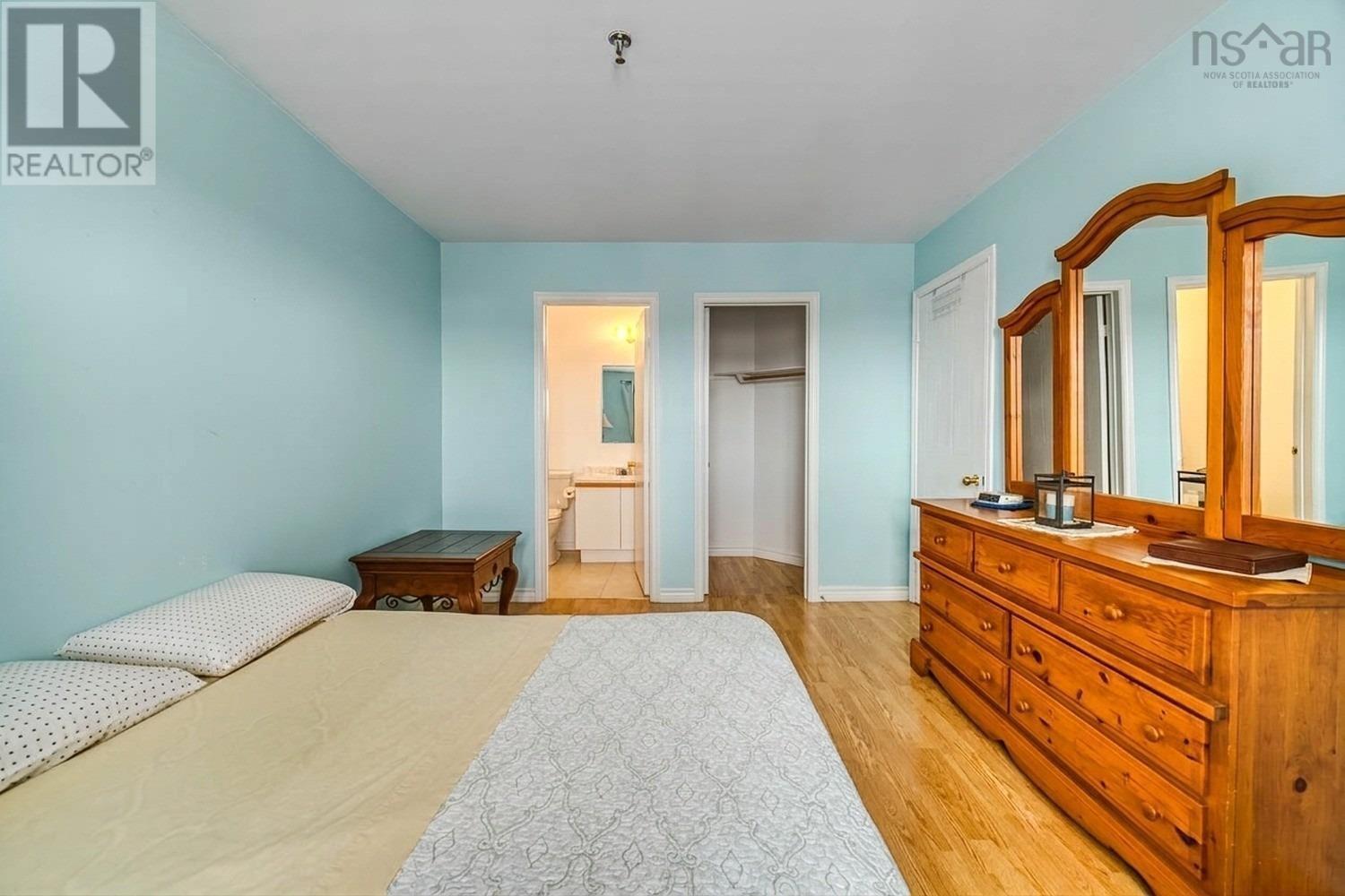 405 15 Langbrae Drive Property Photo 17