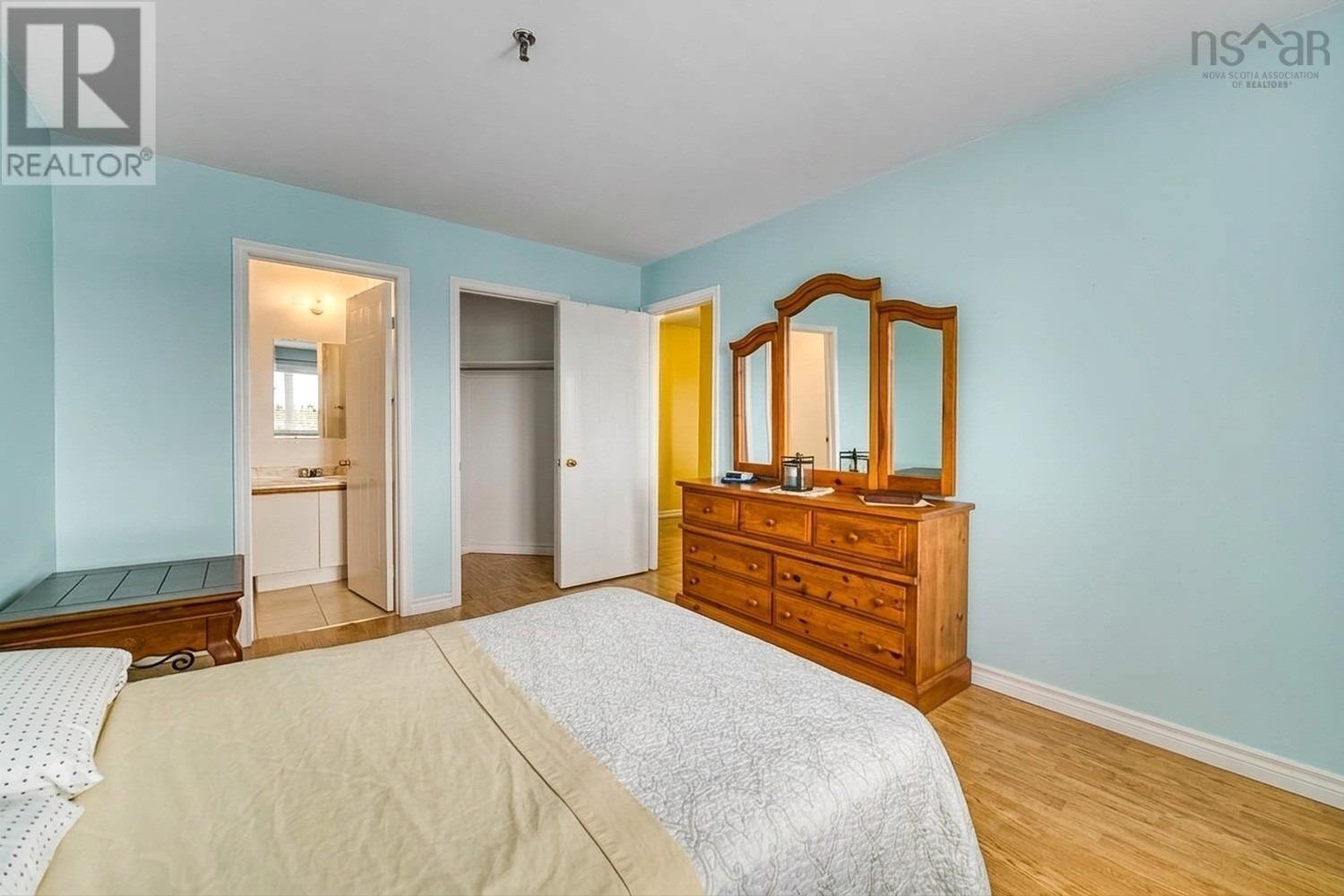 405 15 Langbrae Drive Property Photo 19
