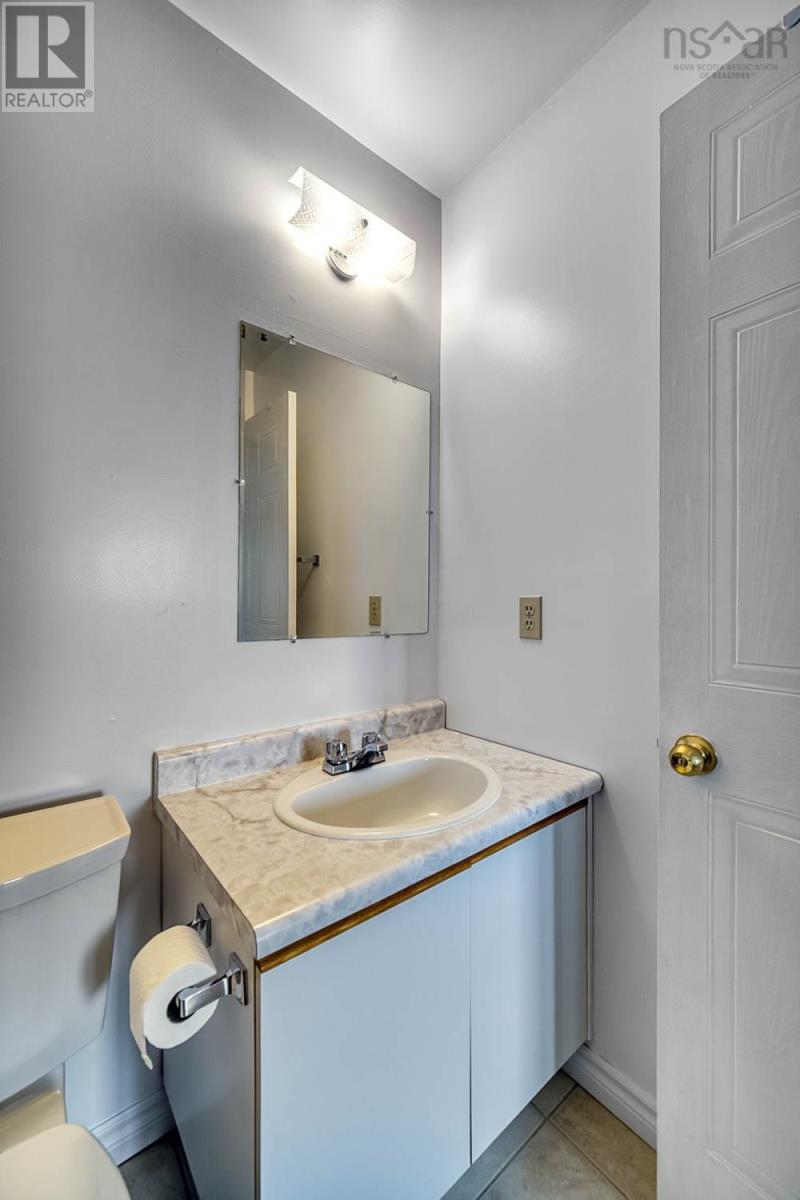 405 15 Langbrae Drive Property Photo 21