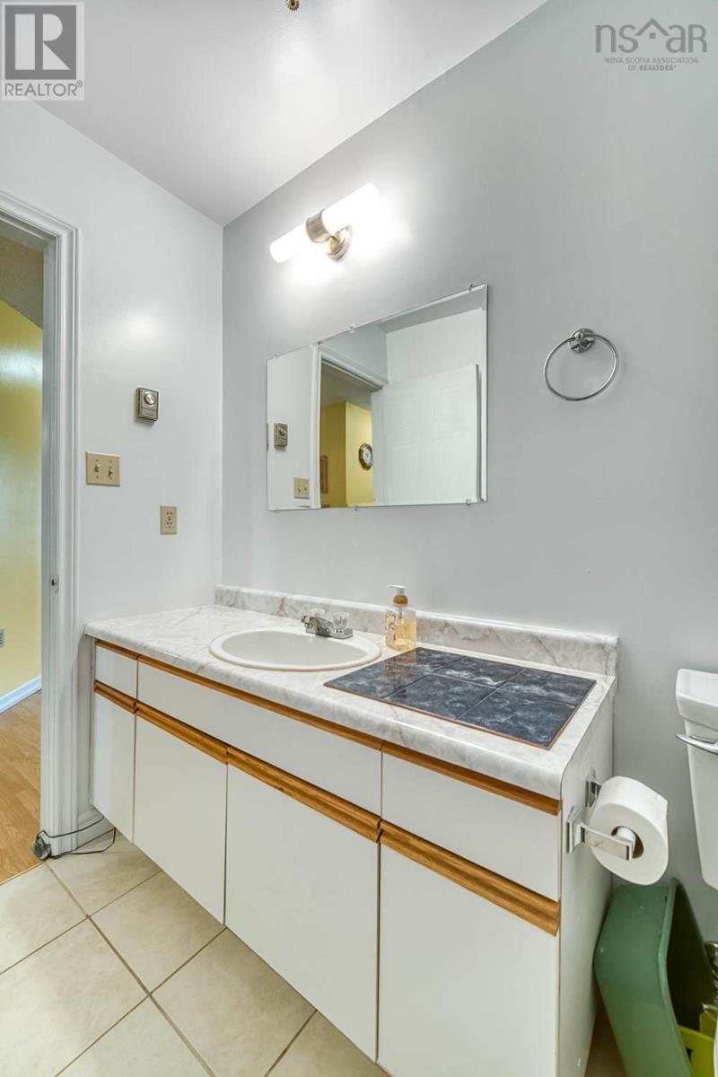 405 15 Langbrae Drive Property Photo 25