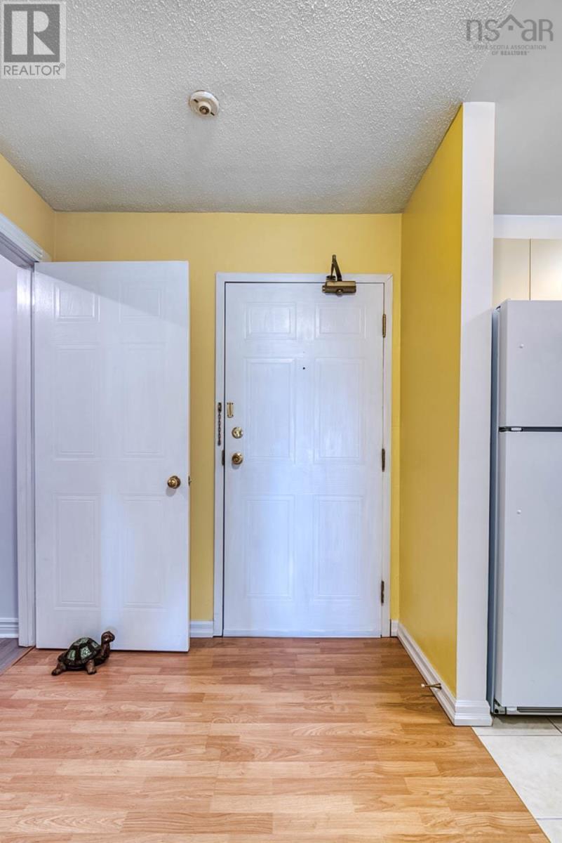 405 15 Langbrae Drive Property Photo 28