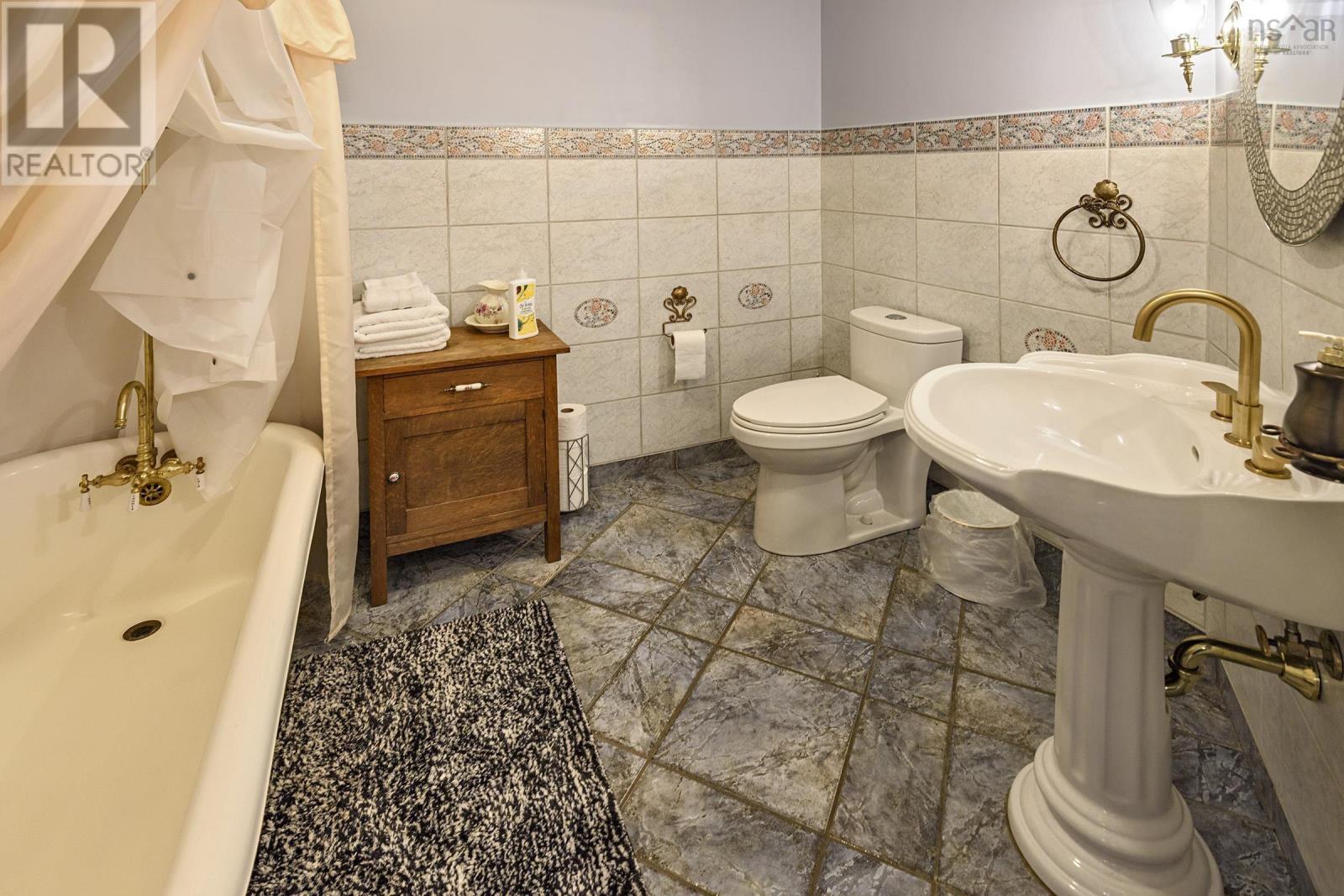 82 Tower Road Property Photo 30