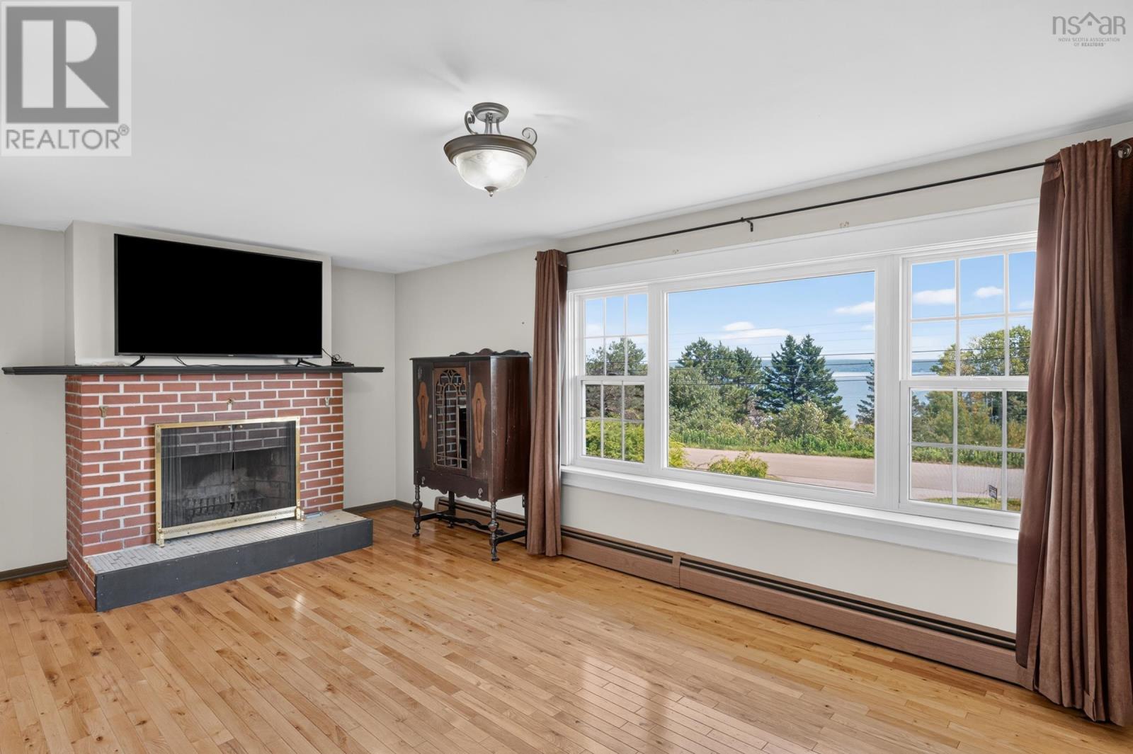 1685 Granville Road Property Photo 7