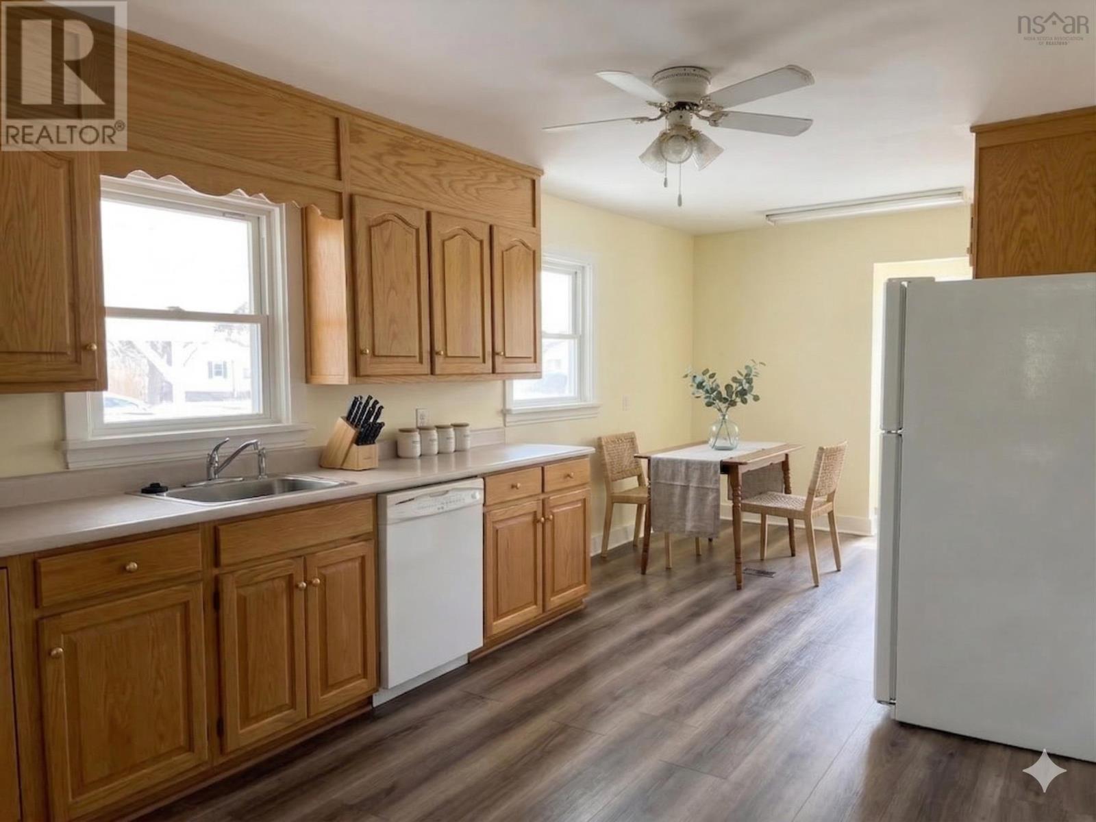 125 Cottage Street Property Photo 6