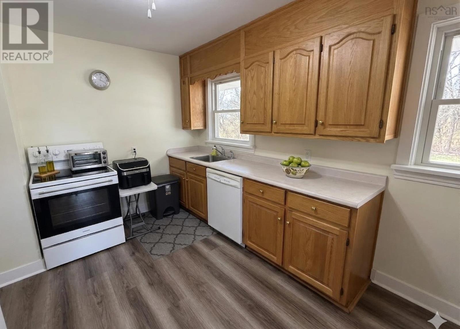 125 Cottage Street Property Photo 8