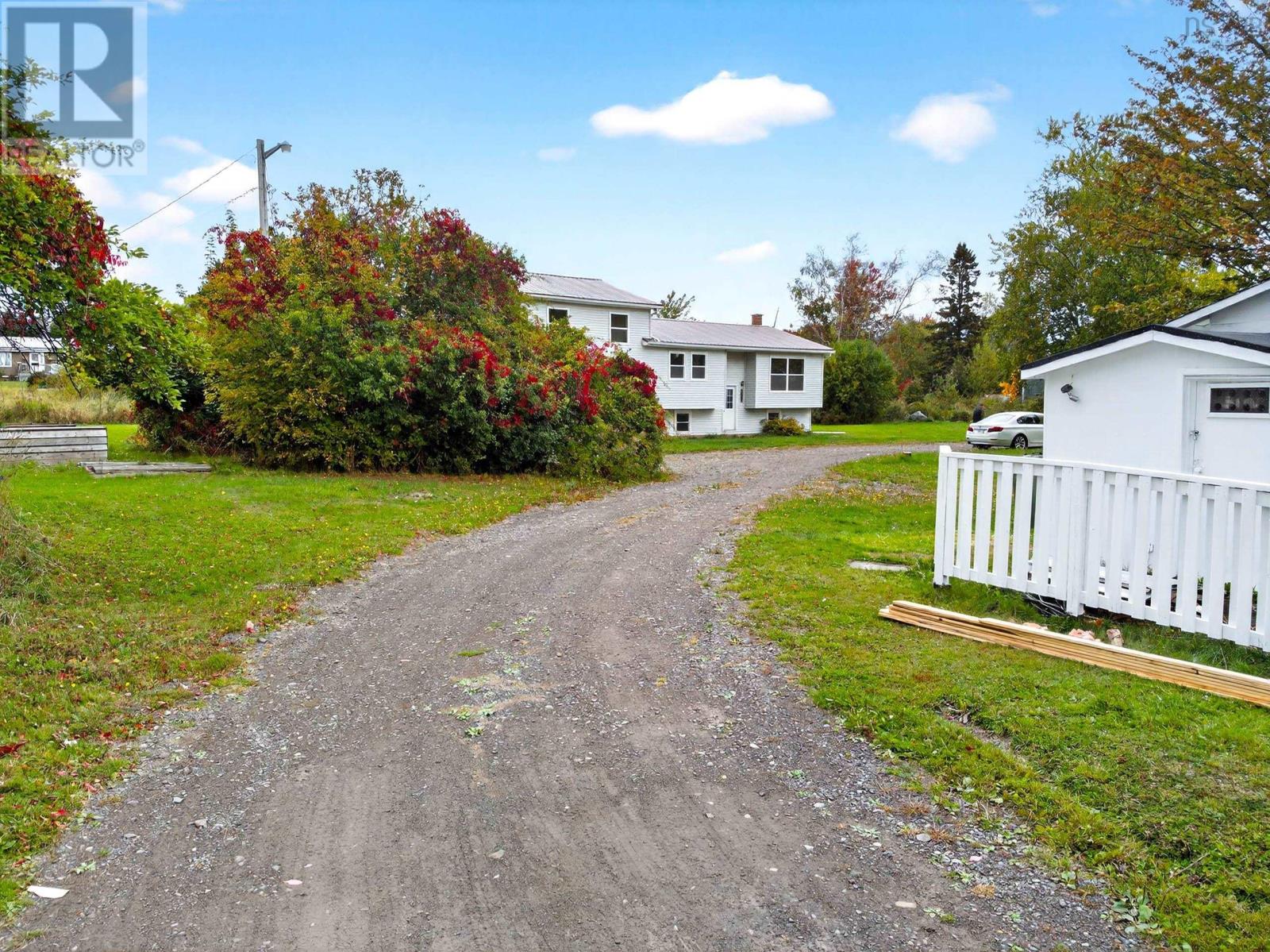 2447 Highway 376 Property Photo 9