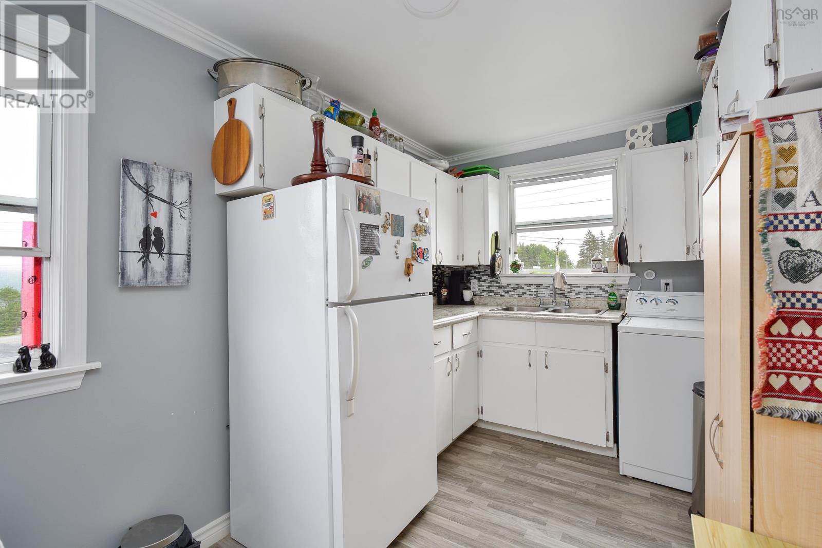 785 105 Highway Property Photo 10