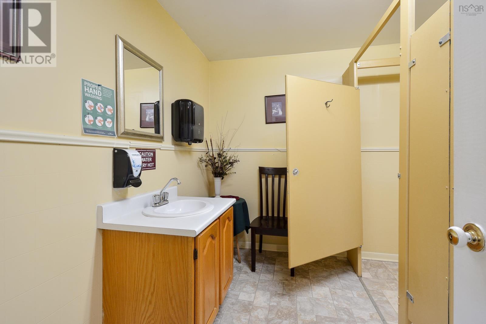 785 105 Highway Property Photo 20