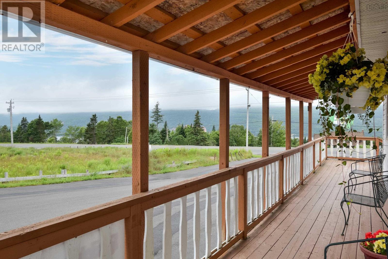 785 105 Highway Property Photo 25