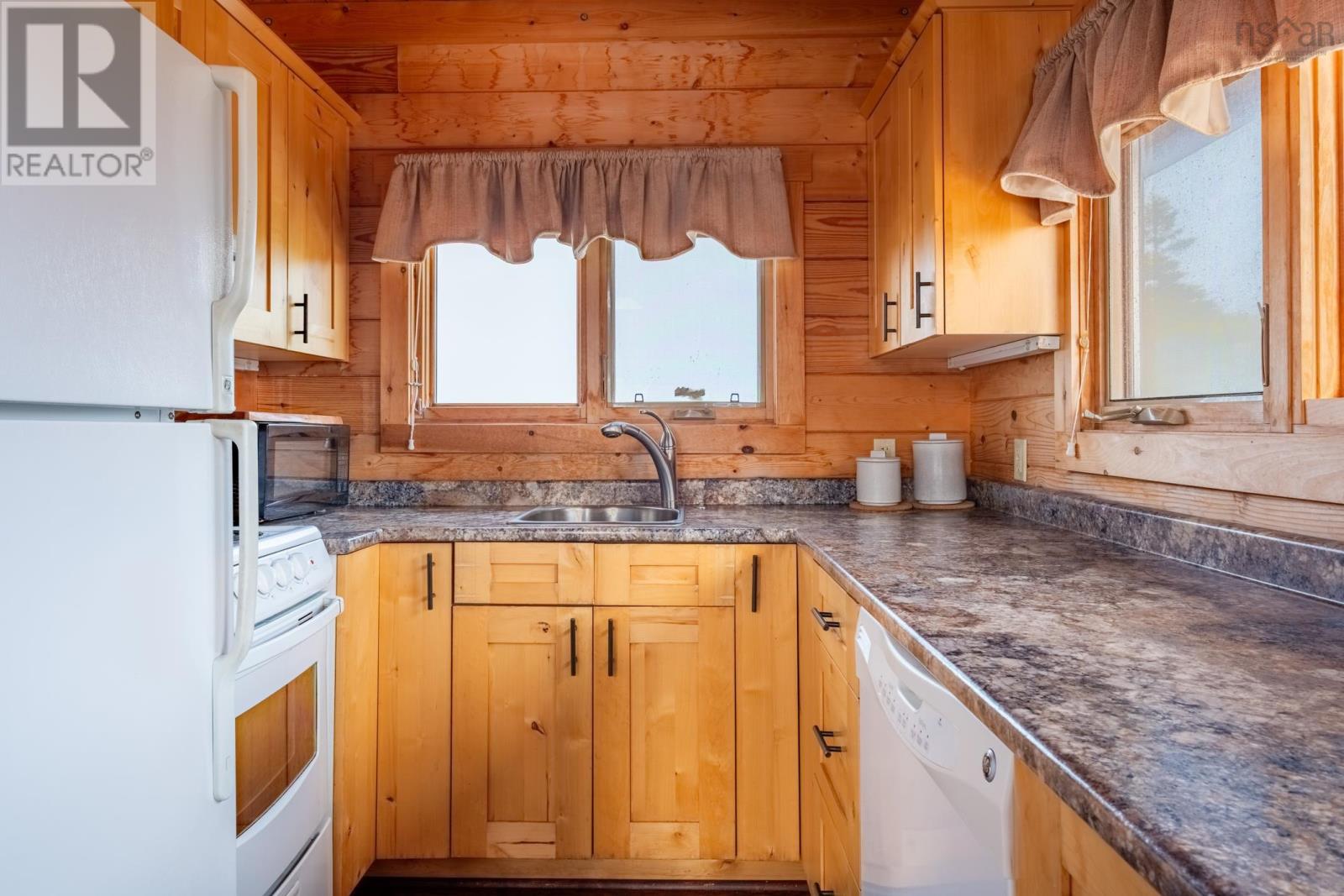 8 Simmons Island Property Photo 14