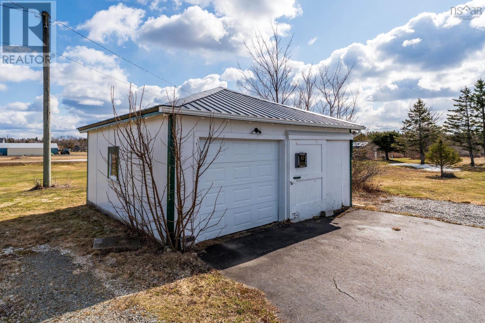 3654 Highway 1 Property Photo 8
